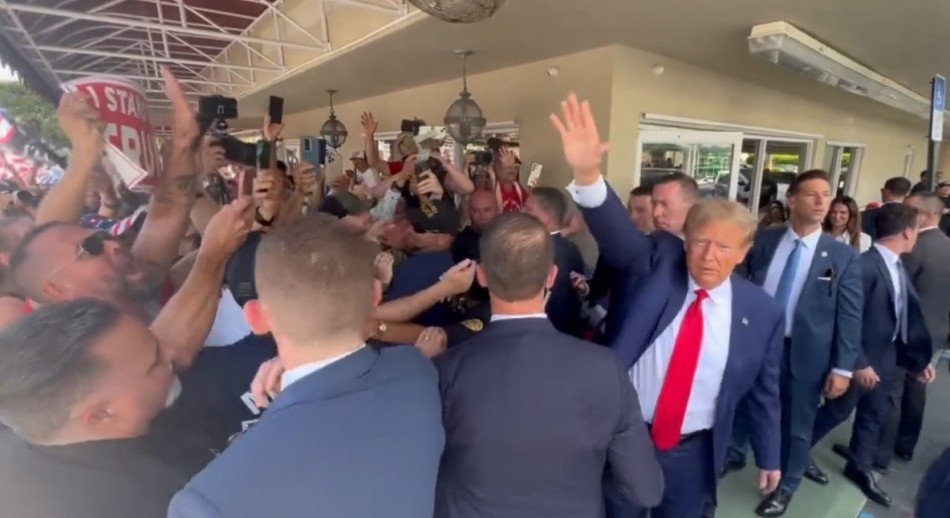 Enfrenta 37 cargos: Trump se declaró 