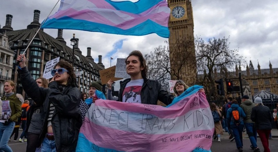 Multitudinaria manifestación en Londres en defensa de los derechos trans tras fallo judicial