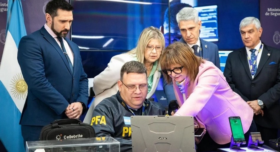 Bullrich presentó el sistema para desbloquear celulares en casos de alto impacto