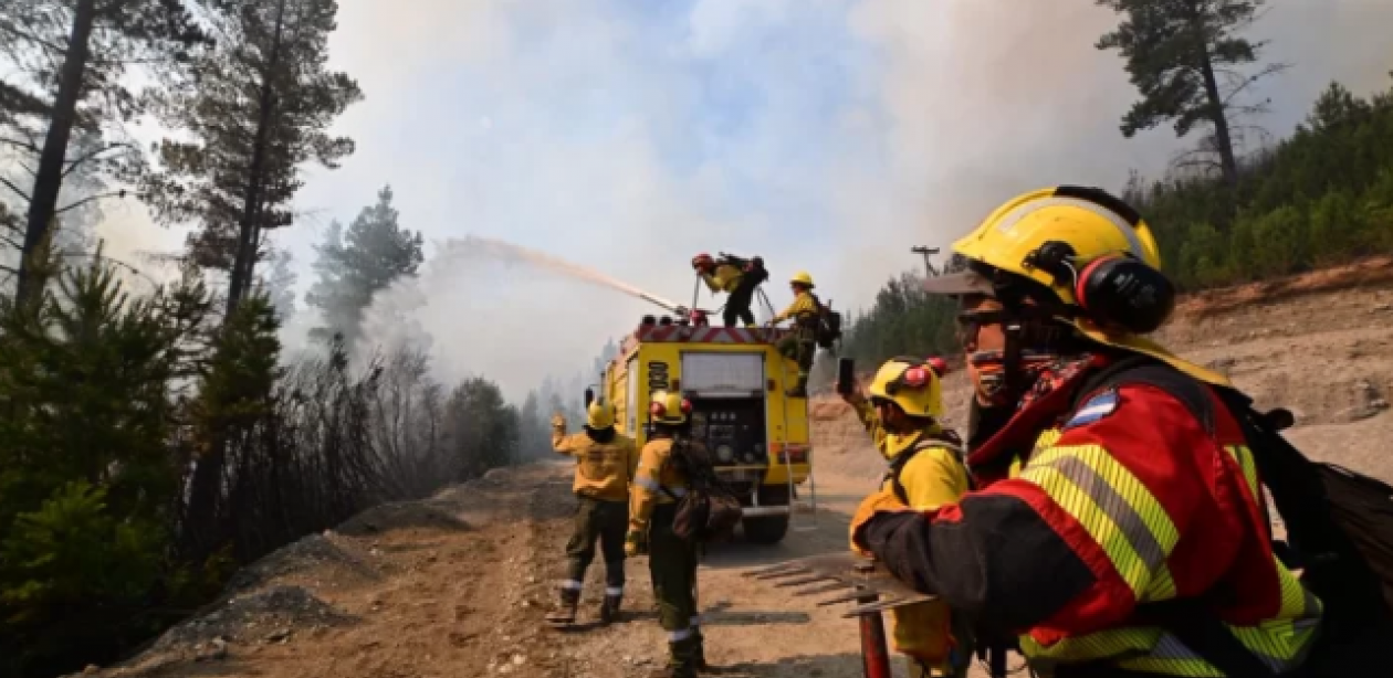 Incendio forestal en zona turística de Chubut arrasó con viviendas y vehículos